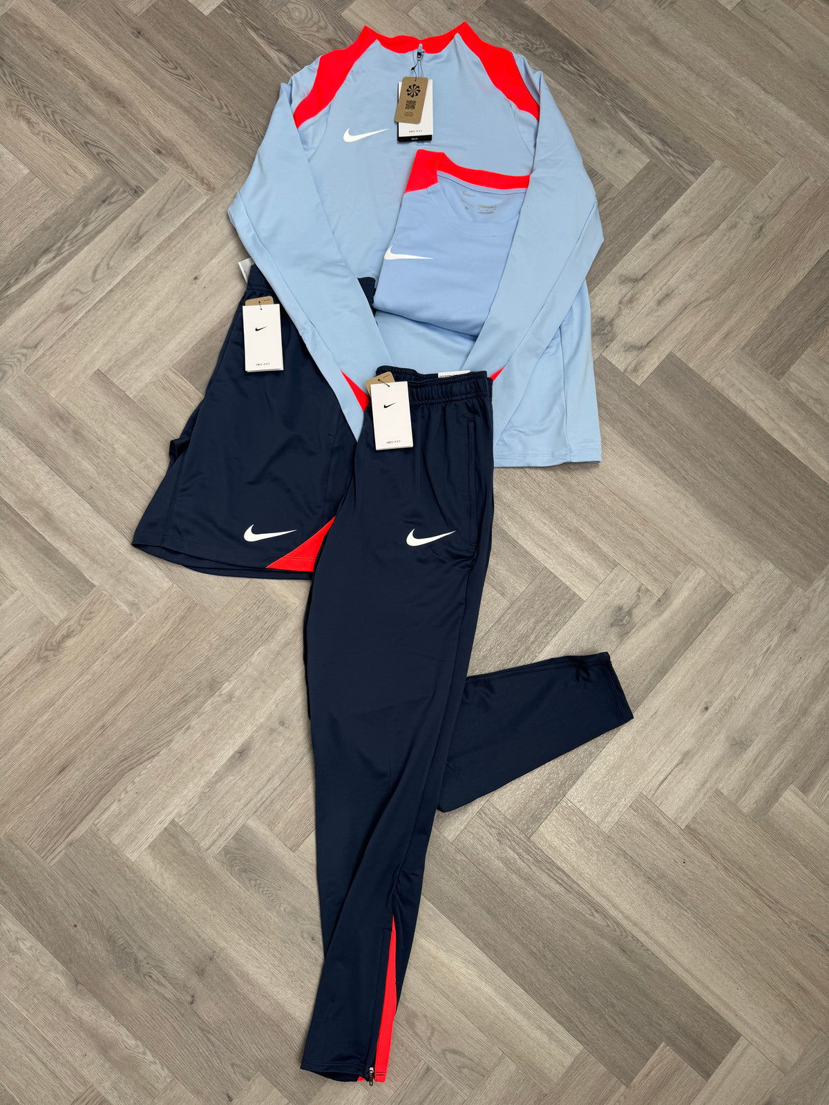 Nike Strike 4 Piece Set